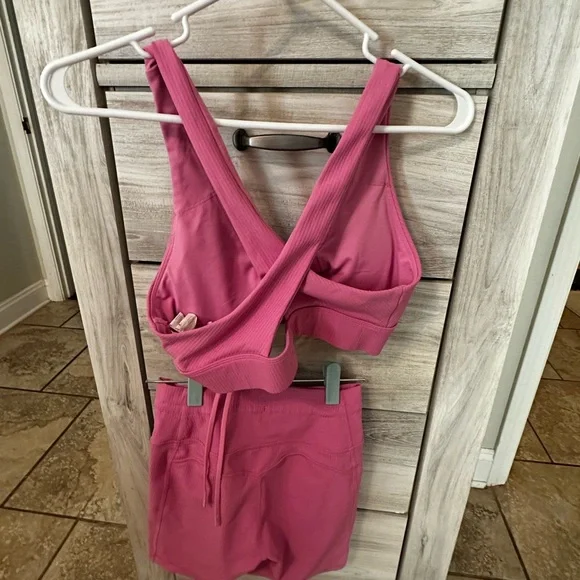 Fabletics Pink Sports Bra and shorts matching set size small - Picture 2 of 2